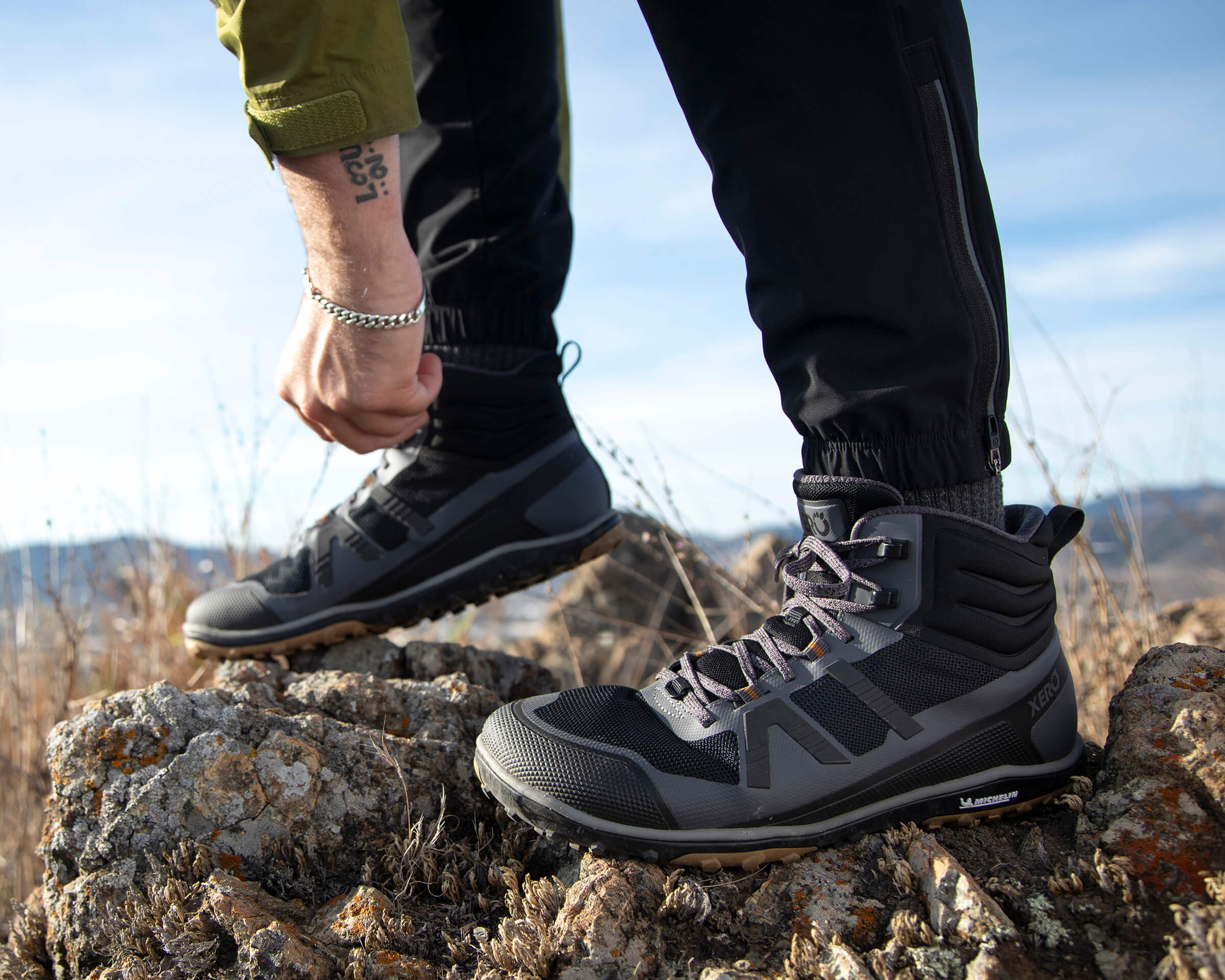 Scrambler-Mid-II_Men_Feature3